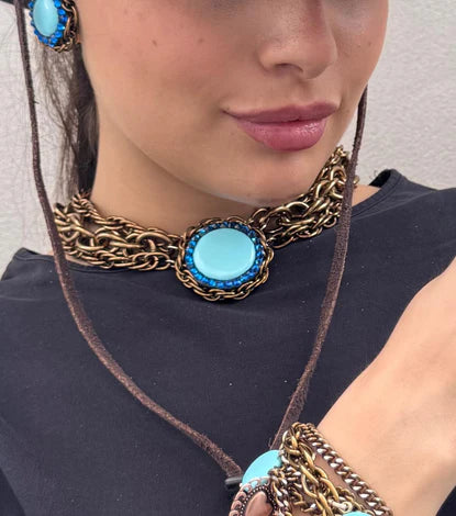 COLLANA CON APPLICAZIONE AZZURRA