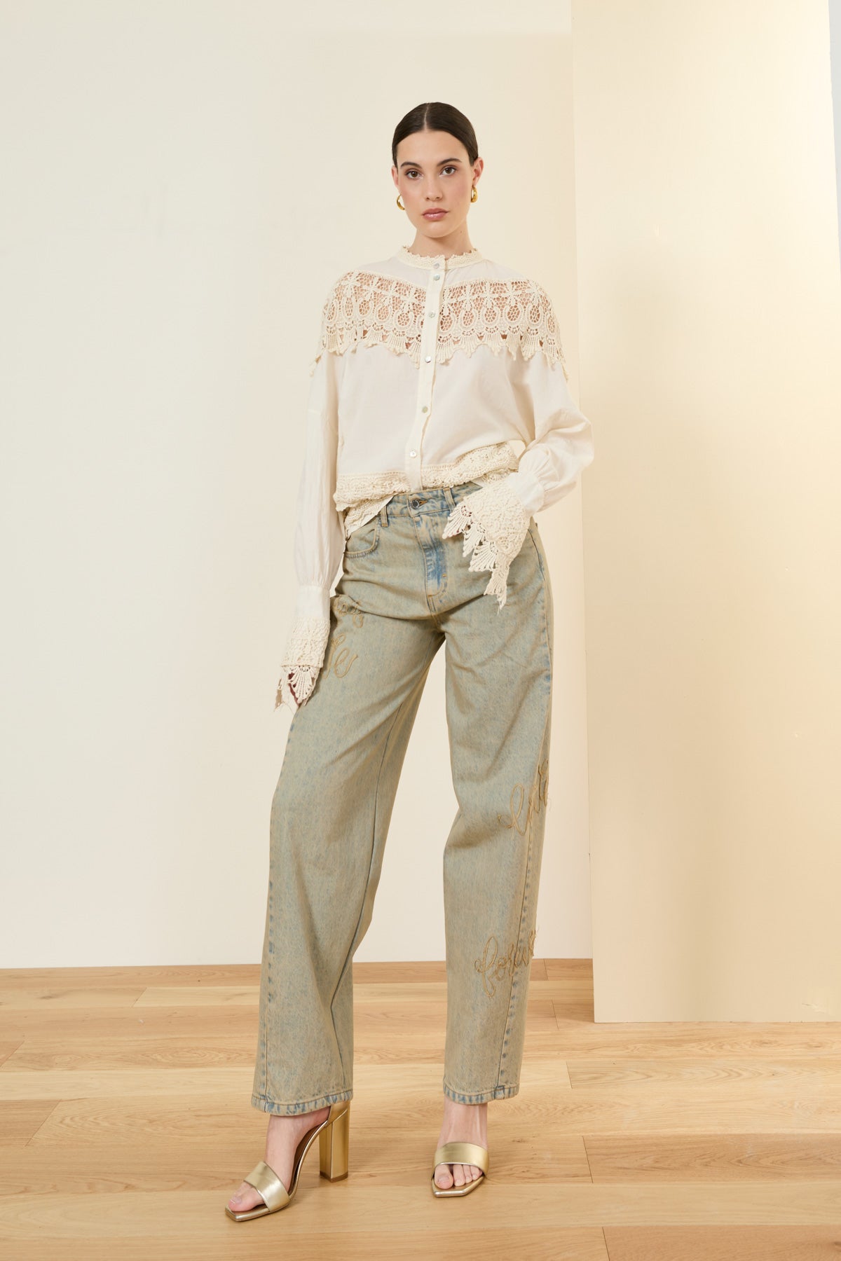 JEANS SOUVENIR DENIM CON RICAMI