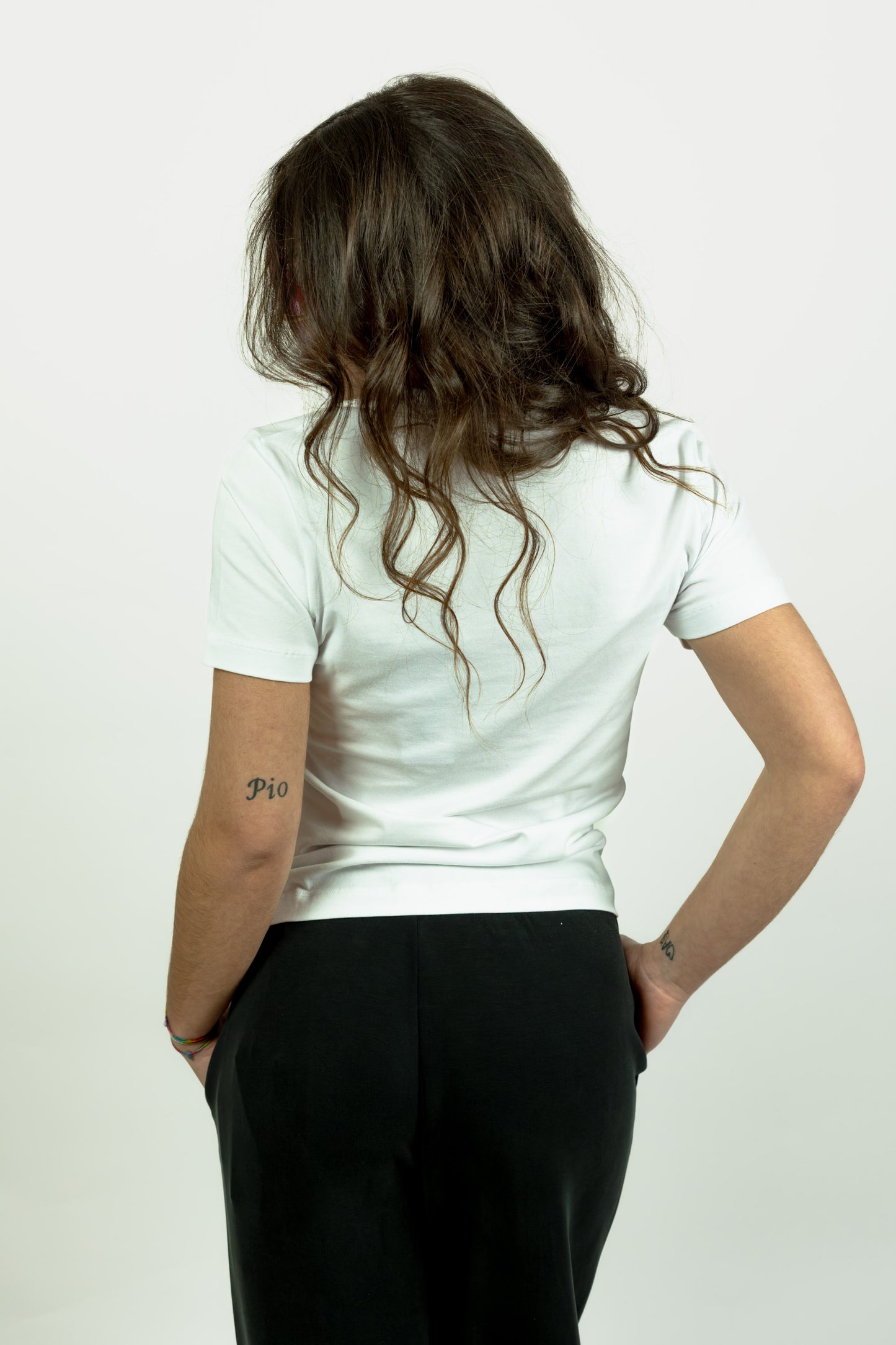 T-SHIRT GUESS SCRITTA