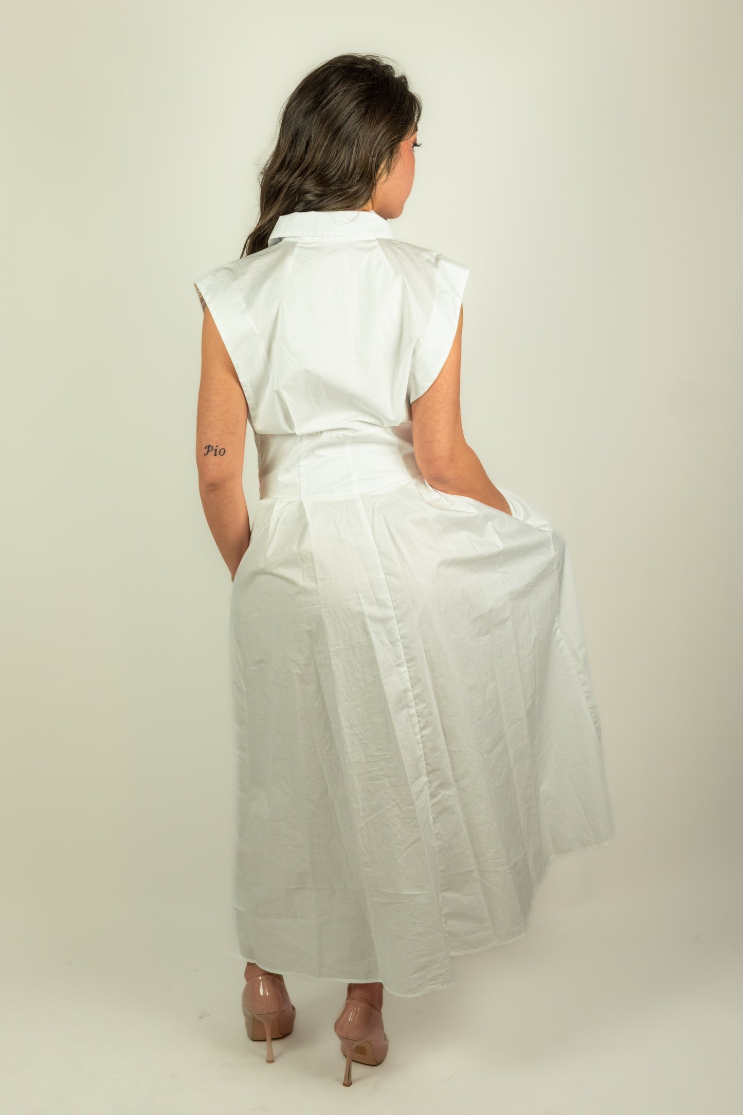 ABITO BIANCO GUESS