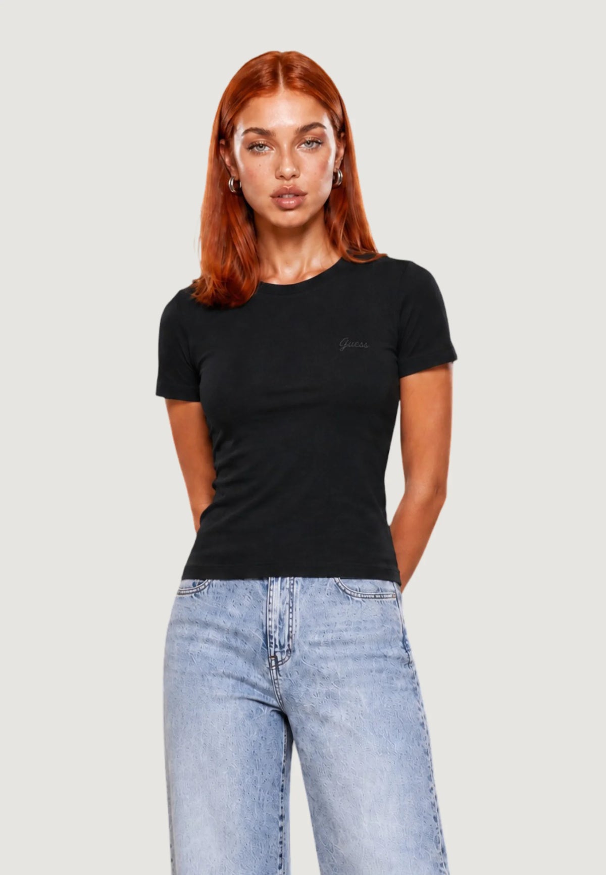 T-SHIRT GUESS NERA CHARA SS TEE