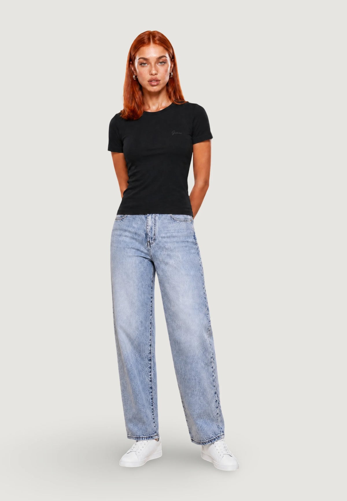 T-SHIRT GUESS NERA CHARA SS TEE