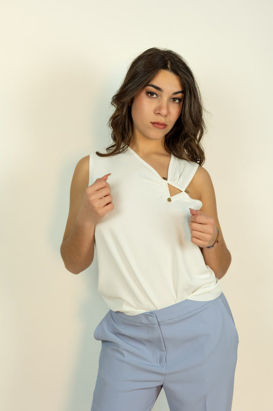 TOP KAOS CON ACCESSORIO ORO