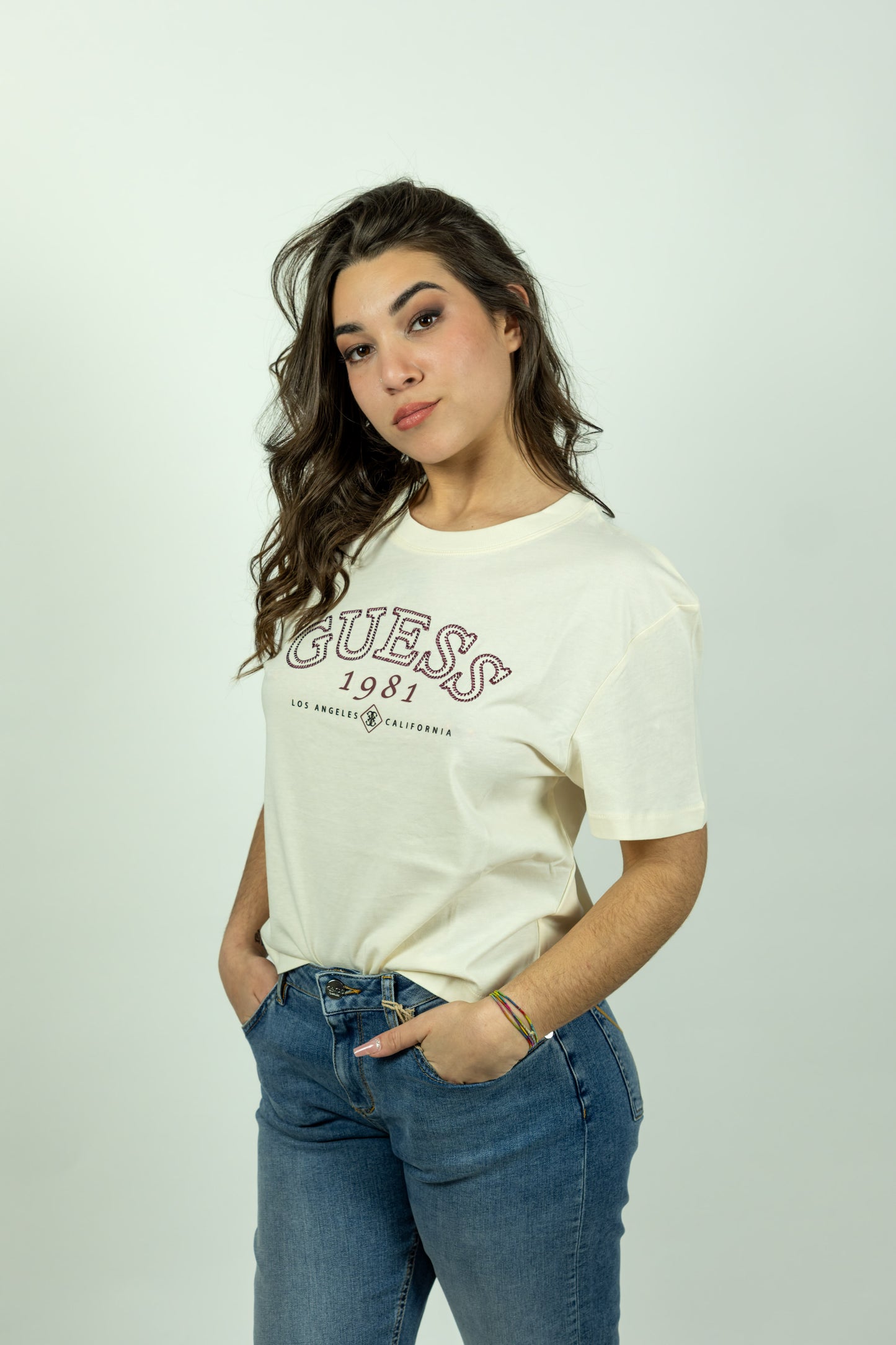 T-SHIRT GUESS SCRITTA