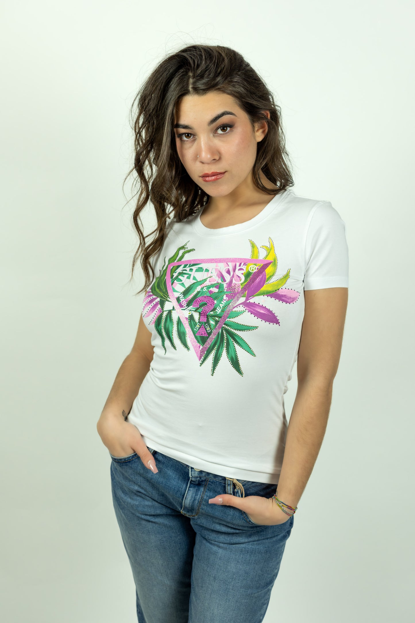 T-SHIRT GUESS VESTIBILITA' SLIM LOGO TRIANGOLO