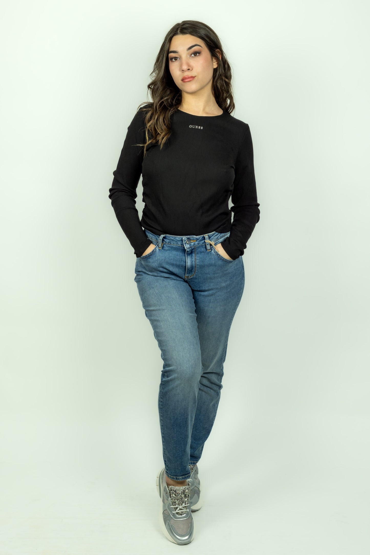 MAGLIA MANICHE LUNGHE GUESS NERA A COSTINE