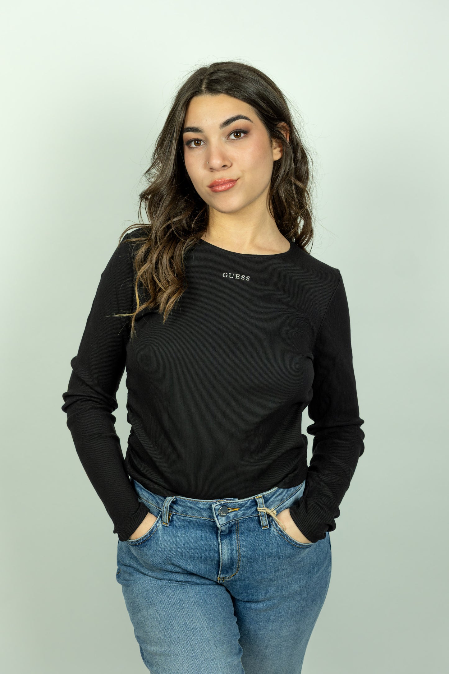 MAGLIA MANICHE LUNGHE GUESS NERA A COSTINE