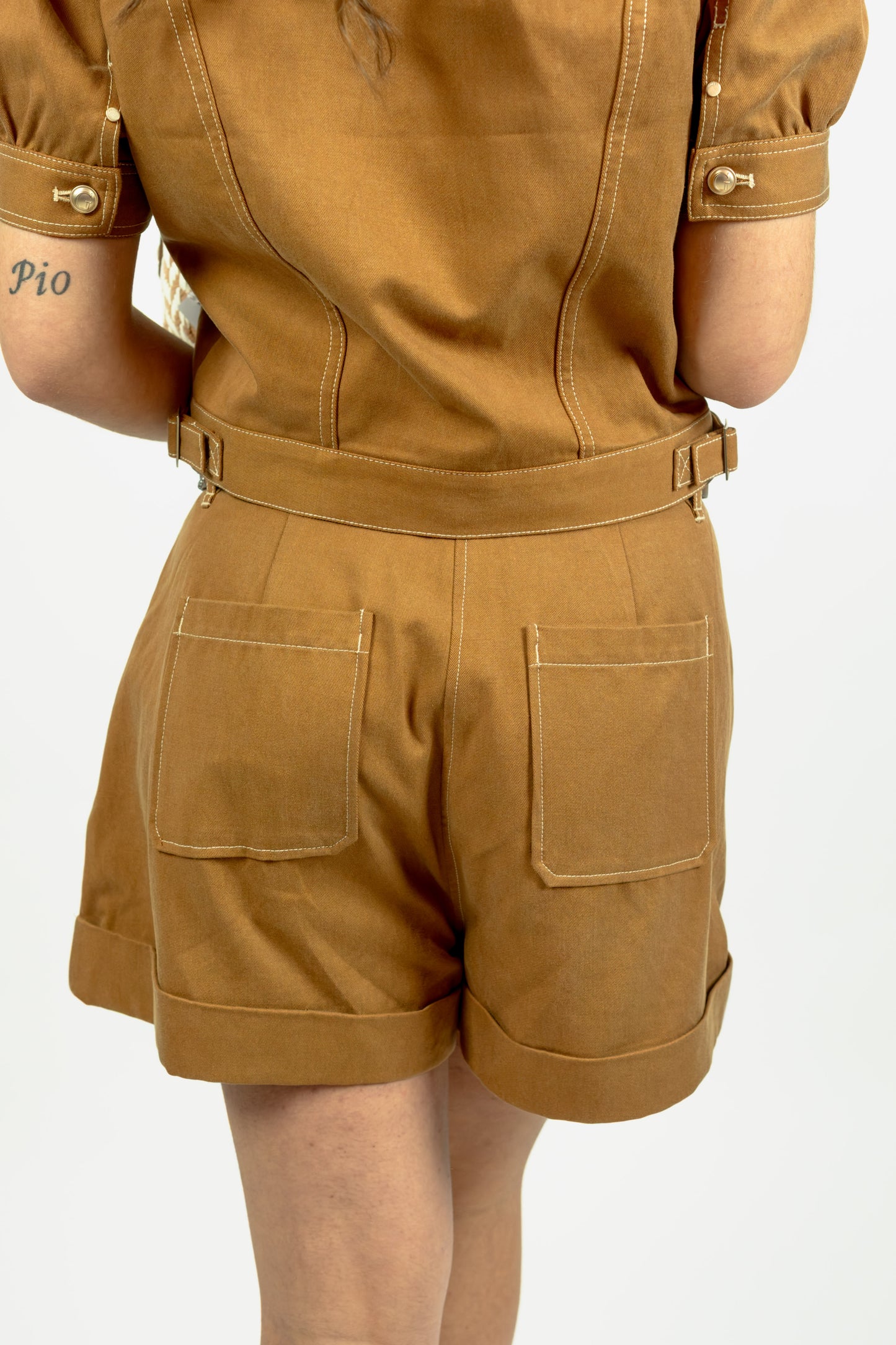 PANTALONCINO CARAMEL GUESS COMPLETO
