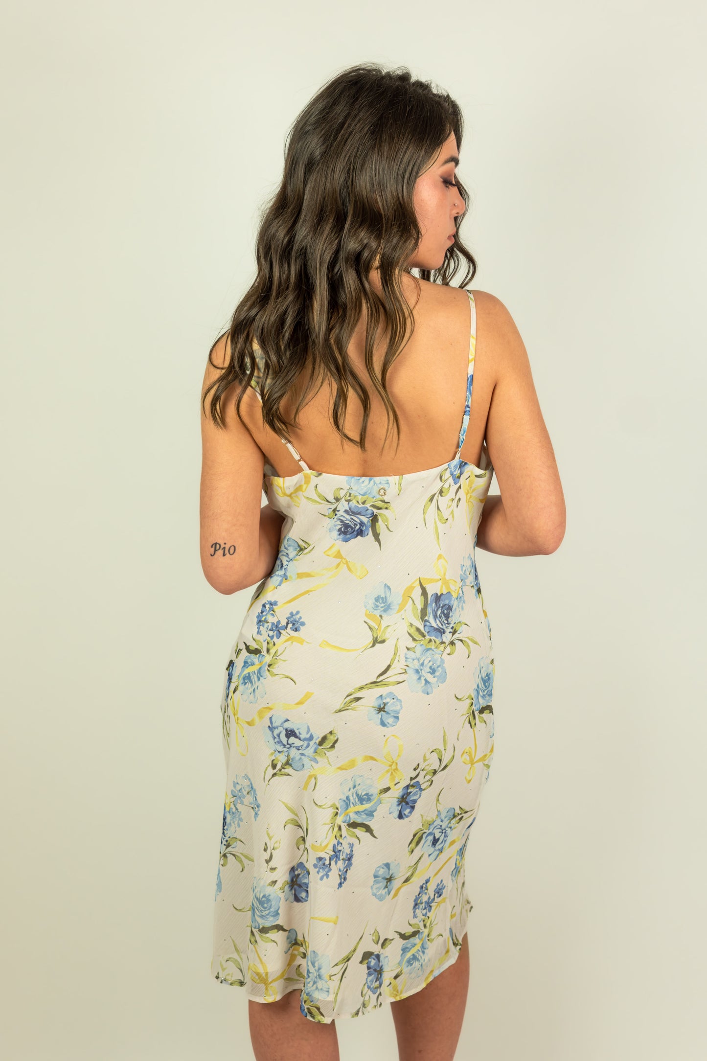 ABITO FIORI GUESS