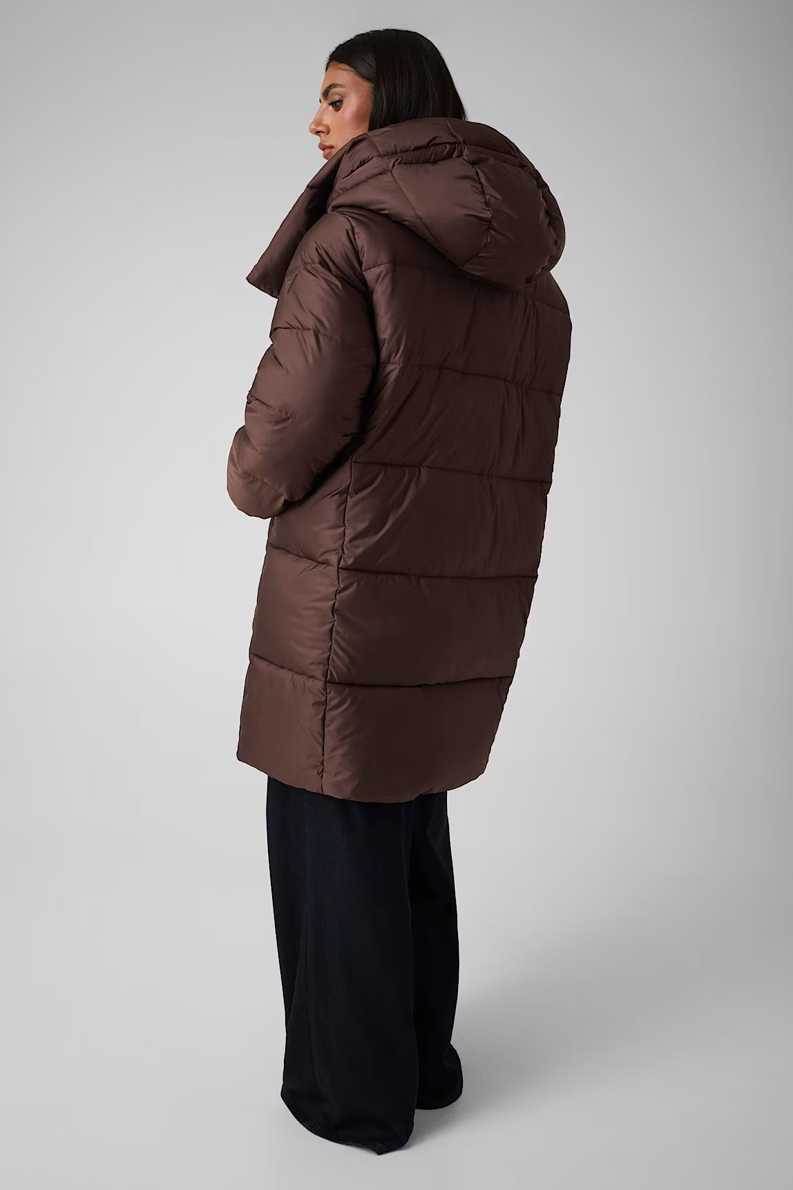 PIUMINO DI MEDIA LUNGHEZZA GUESS MARRONE