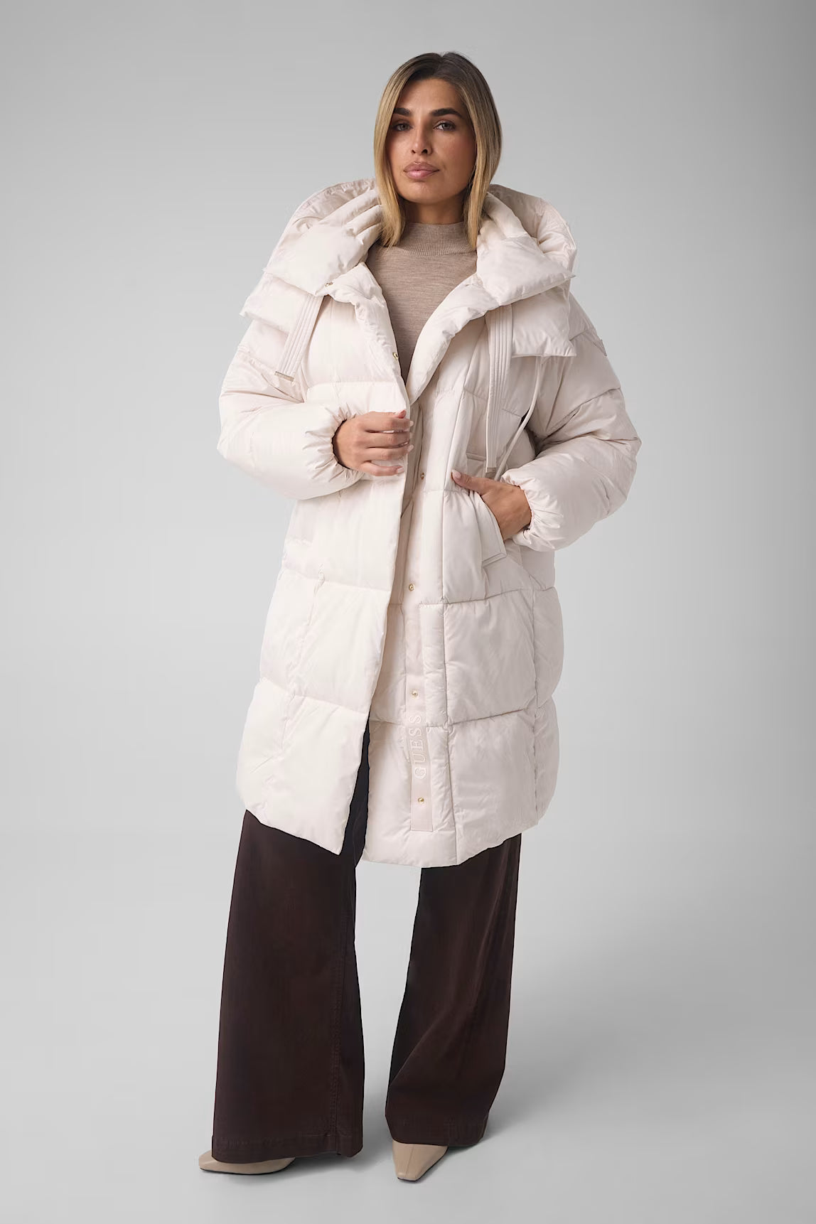 PIUMINO GUESS BIANCO MEDIA LUNGHEZZA