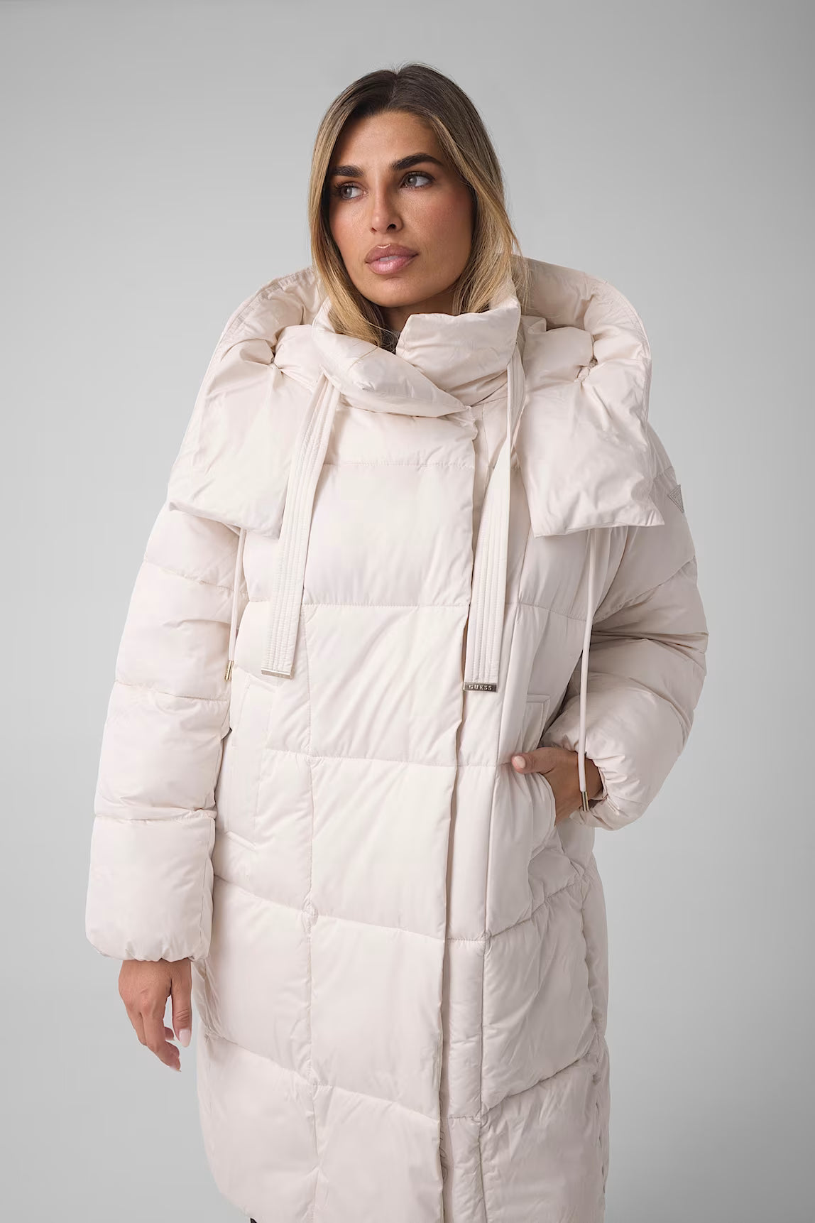 PIUMINO GUESS BIANCO MEDIA LUNGHEZZA
