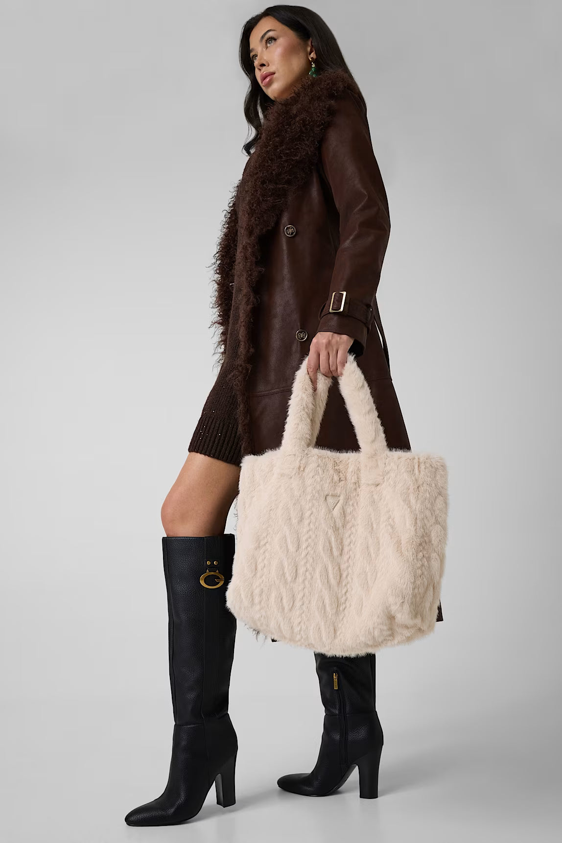 BORSA GUESS INTRECCIATA IN PELLICCIA SINTETICA BIANCA